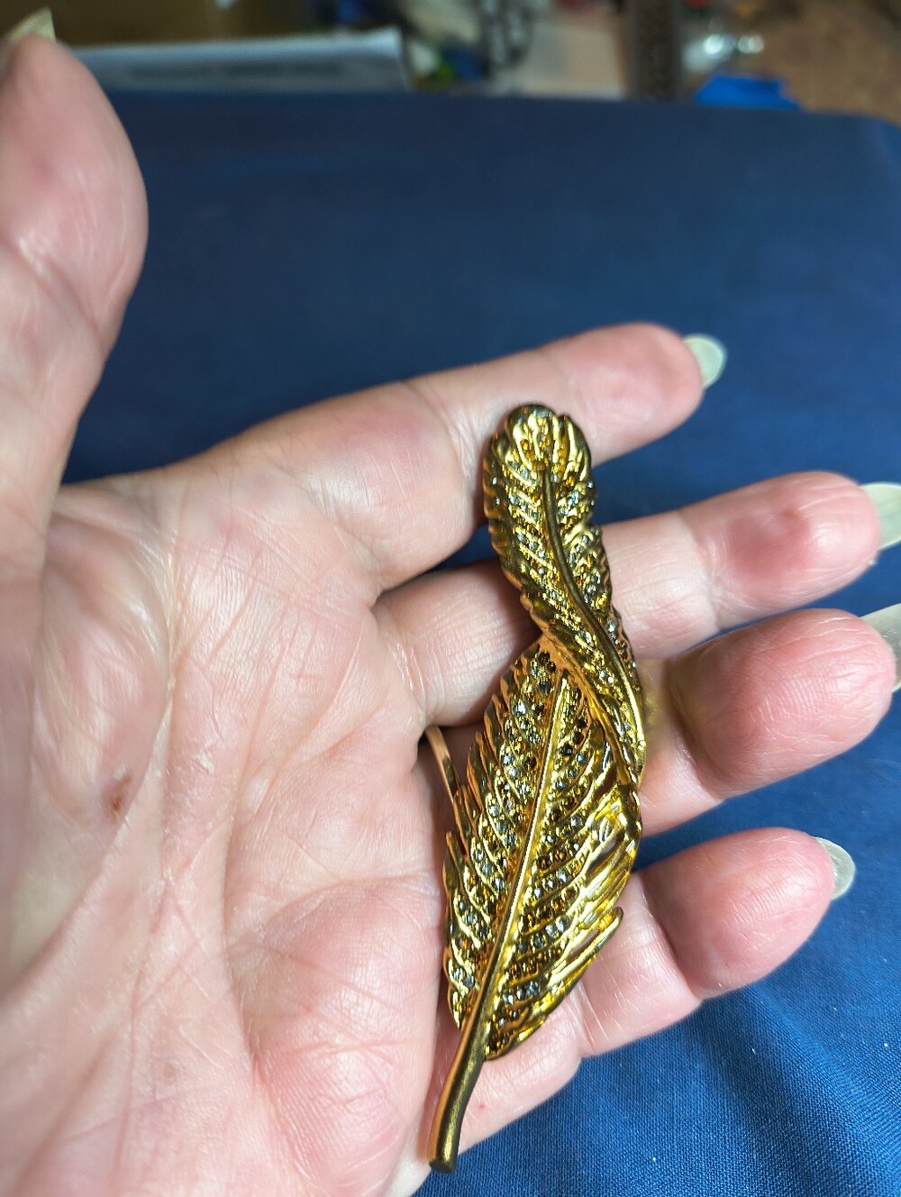 Metropolitan Museum of Art MMA Gold Feather Brooch Rhinestone Pin Signed Museum - Picture 3 of 3